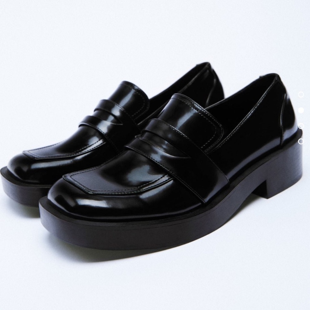 Zara low heel loafers with top stitching detail size 8. BNWT. REF 3512/810